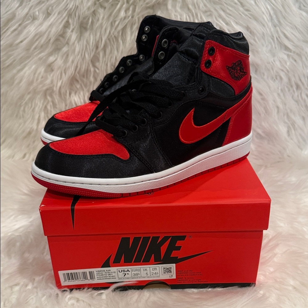Nike Men's Black and Red Sneakers